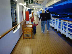 starprincess_opendeck01half.JPG (41137 oCg)